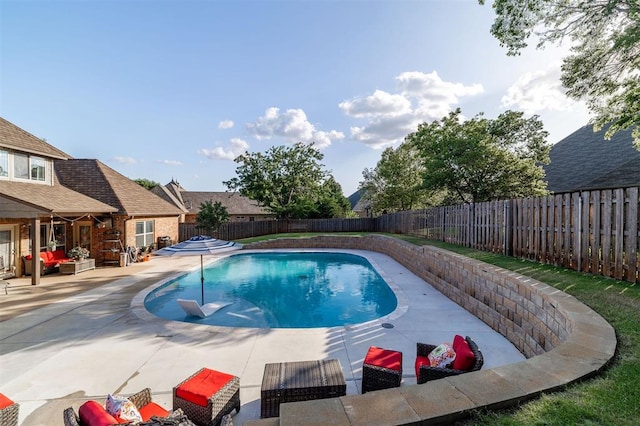 4417 Man O War Dr, Edmond, OK 73025 - view of pool featuring an outdoor hangout area, a patio, and a fenced backyard