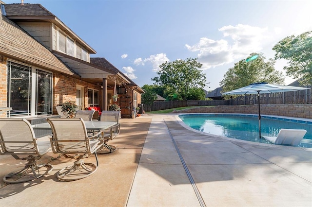 4417 Man O War Dr, Edmond, OK 73025 - view of swimming pool with a patio, a fenced backyard, and outdoor dining space