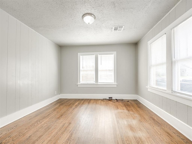 1527 NW 43rd St, Oklahoma City, OK 73118 - empty room featuring light wood-style flooring and a textured ceiling