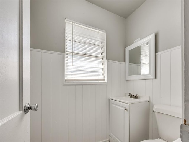 1527 NW 43rd St, Oklahoma City, OK 73118 - half bath featuring wainscoting and vanity