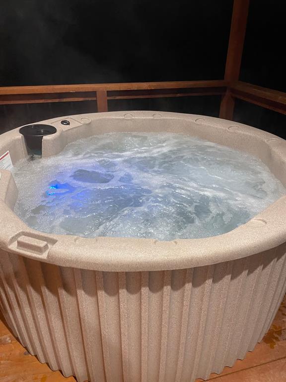 17 Honor Ct, Broken Bow, OK 74728 - view of pool with a hot tub