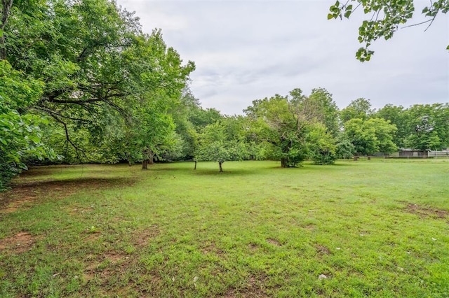 300 S Davidson Rd, Midwest City, OK 73130 - view of green lawn