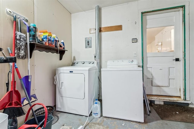 300 S Davidson Rd, Midwest City, OK 73130 - laundry room featuring washer and dryer