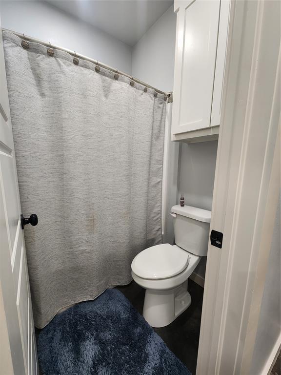 26784 Stirrup Ct, Blanchard, OK 73010 - full bathroom featuring toilet