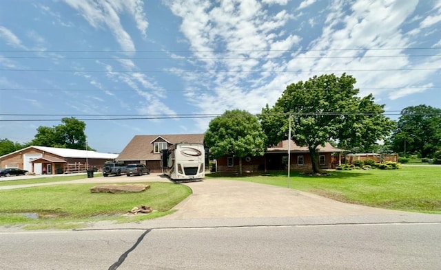 17701 S Rock Creek Rd, Shawnee, OK 74801 - view of front of house featuring driveway and a front yard
