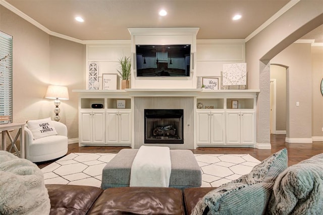 2473 Vellano Ln, Edmond, OK 73034 - living area with wood finished floors, recessed lighting, ornamental molding, and a fireplace