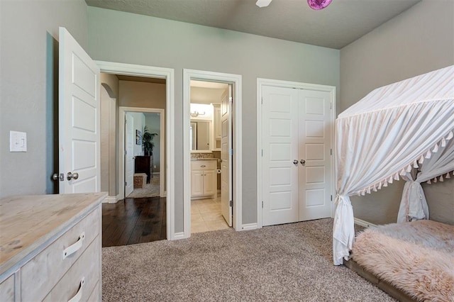 2473 Vellano Ln, Edmond, OK 73034 - bedroom featuring light colored carpet, ensuite bathroom, and a closet