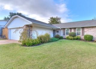 801 Belle Air Ave, Edmond, OK 73013 - single story home with an attached garage, a front yard, and driveway