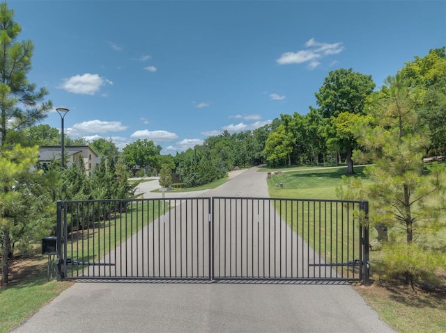 1300 Oak Springs Ln, Edmond, OK 73034 - gate featuring a yard