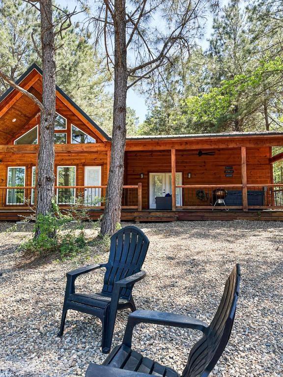 142 Champion Way, Broken Bow, OK 74728 - view of yard featuring a deck