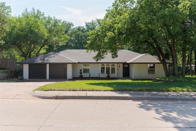 1112 Mary Lee Ln, Edmond, OK 73034 - ranch-style home featuring driveway, a garage, and a front yard