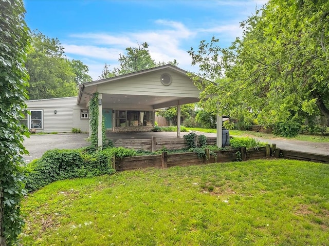 417 Garth Brooks Blvd, Yukon, OK 73099 - view of front of home with a front yard, a carport, and asphalt driveway