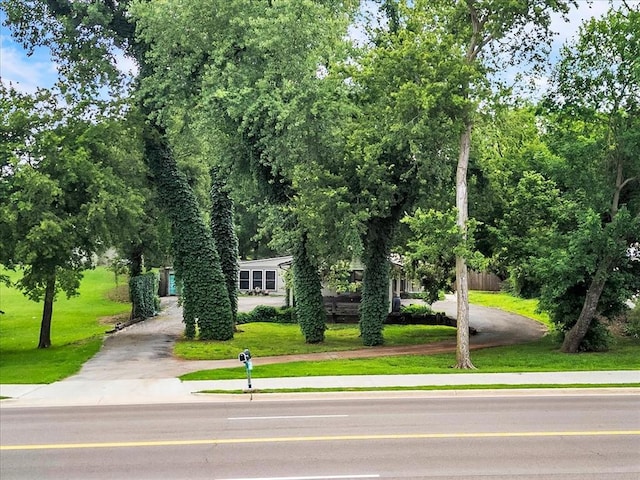 417 Garth Brooks Blvd, Yukon, OK 73099 - view of front of property featuring concrete driveway and a front yard