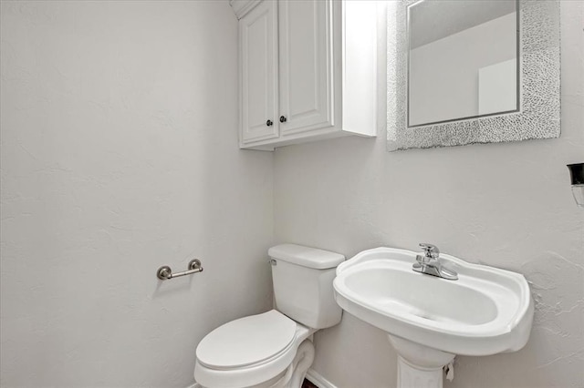 732 Tuscany Way, Edmond, OK 73034 - bathroom with toilet and a sink