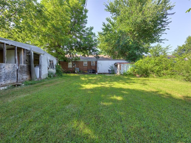 109 E Northrup Dr, Oklahoma City, OK 73110 - view of green lawn