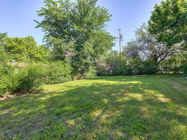 109 E Northrup Dr, Oklahoma City, OK 73110 - view of green lawn