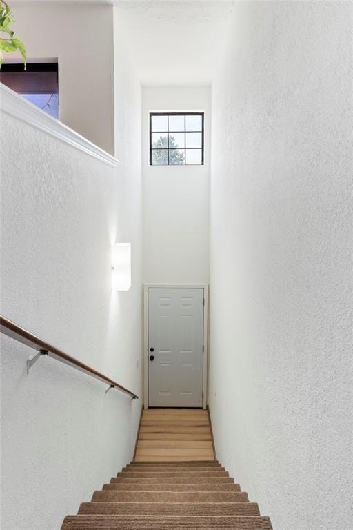 14405 N Pennsylvania Ave Unit 6D, Oklahoma City, OK 73134 - stairway featuring a textured wall