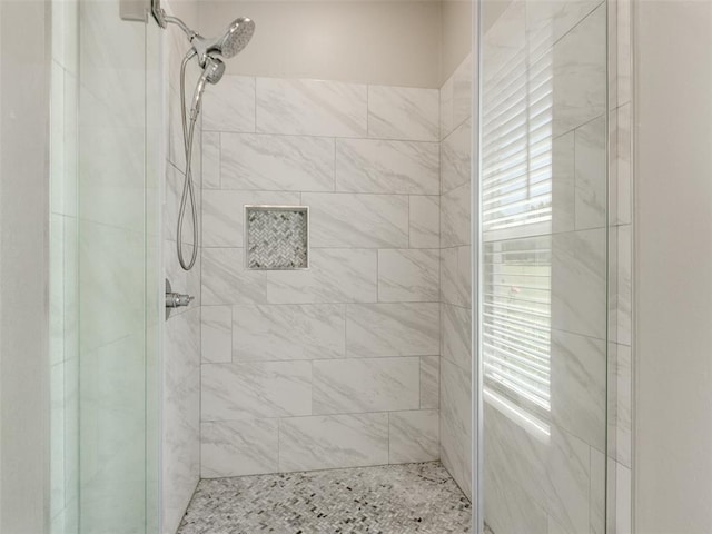 22795 Cterling Dr, Kingfisher, OK 73750 - bathroom featuring a tile shower