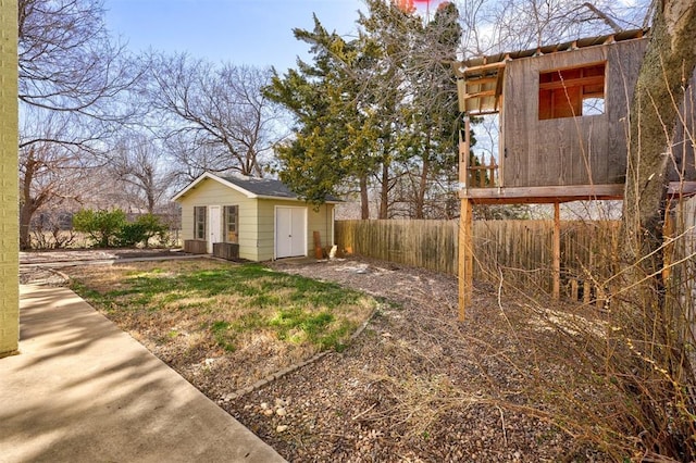 3208 NW 47th St, Oklahoma City, OK 73112 - view of yard featuring an outdoor structure