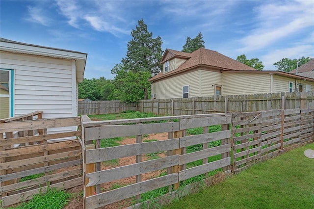 502 S 7th St, Chickasha, OK 73018 - view of yard