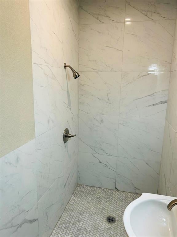 202 W Oak Ave, Seminole, OK 74868 - bathroom with a stall shower and a sink