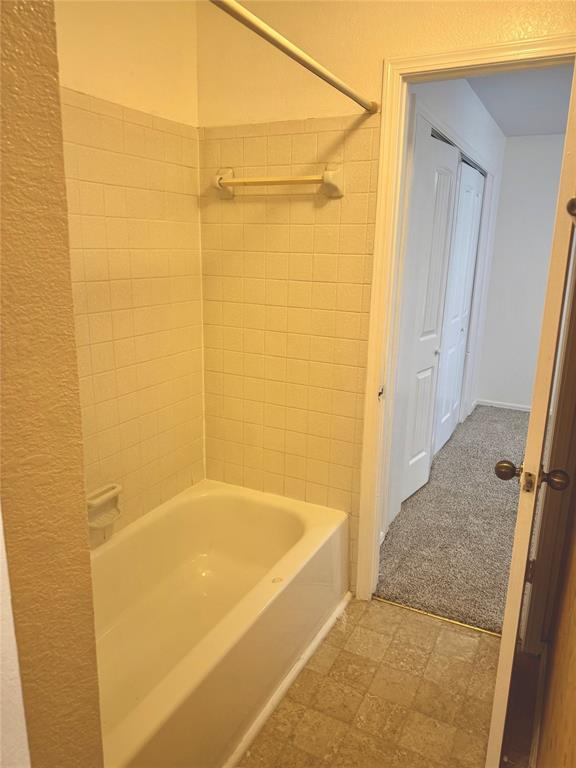 3000 Chautauqua Ave Unit 208, Norman, OK 73072 - full bath featuring tile patterned floors and shower / bathtub combination