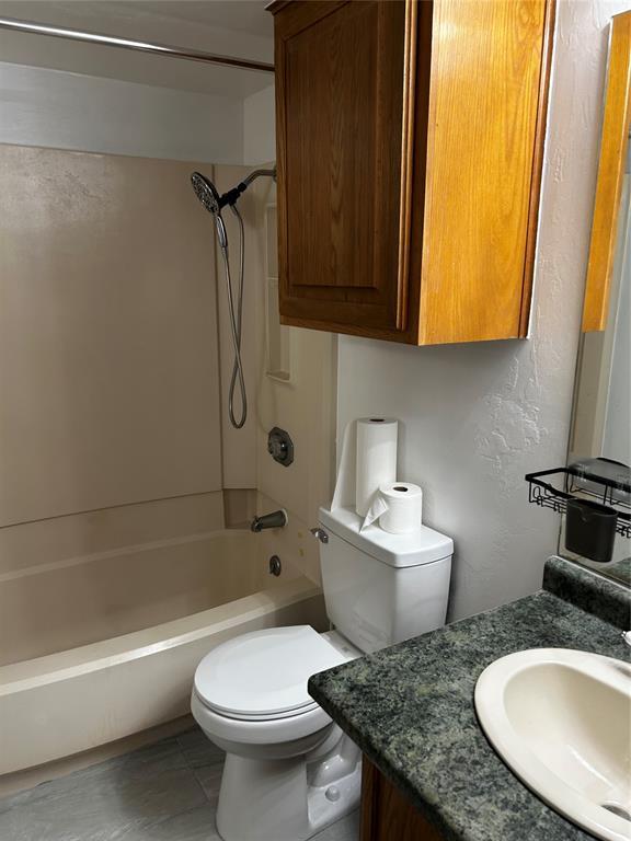 11130 Stratford Dr Unit 418, Oklahoma City, OK 73120 - bathroom with vanity and shower / washtub combination