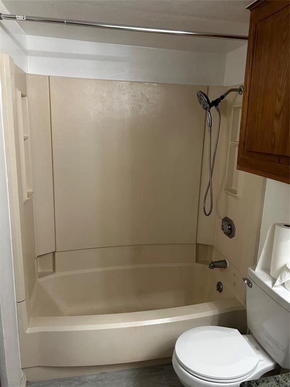 11130 Stratford Dr Unit 418, Oklahoma City, OK 73120 - full bathroom featuring tub / shower combination