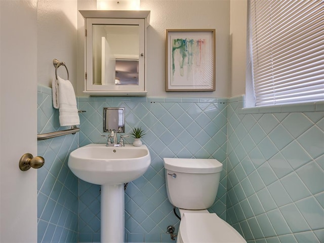 5936 N Ione Dr, Oklahoma City, OK 73122 - bathroom with a wainscoted wall and tile walls