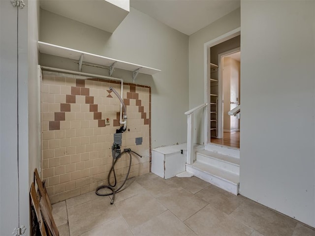 5936 N Ione Dr, Oklahoma City, OK 73122 - laundry area with light tile patterned flooring