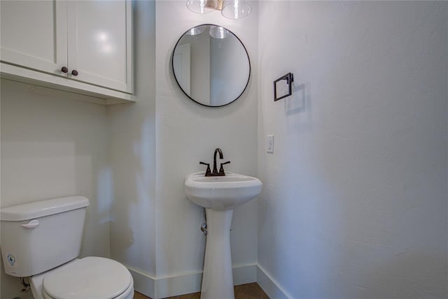2006 Ithaca Dr, Norman, OK 73071 - half bathroom with baseboards and toilet