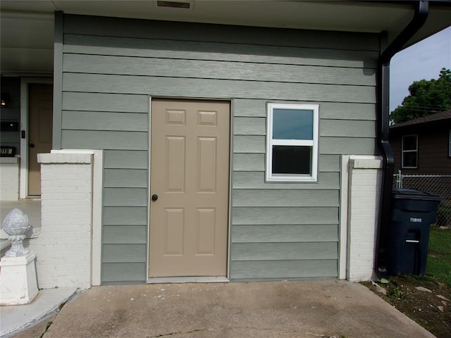 3018 N Beard Ave, Shawnee, OK 74804 - property entrance