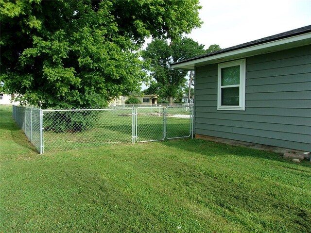 3018 N Beard Ave, Shawnee, OK 74804 - view of yard