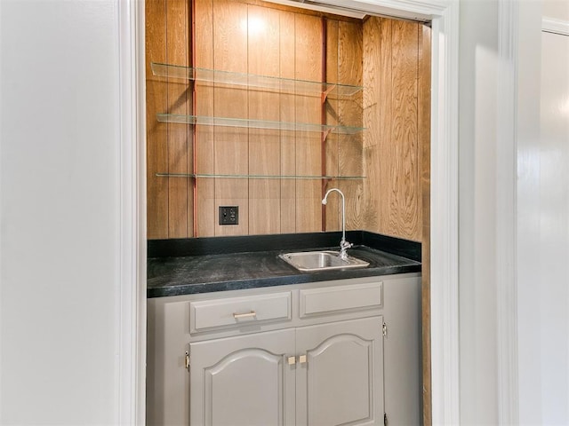 2317 NW 119th St, Oklahoma City, OK 73120 - view of indoor wet bar