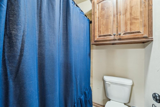 1600 SW 123rd St, Oklahoma City, OK 73170 - bathroom featuring a shower with curtain