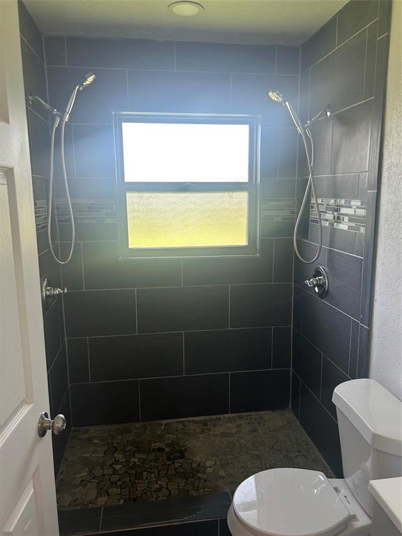 5326 NW Columbia Ave, Lawton, OK 73505 - full bathroom featuring a tile shower