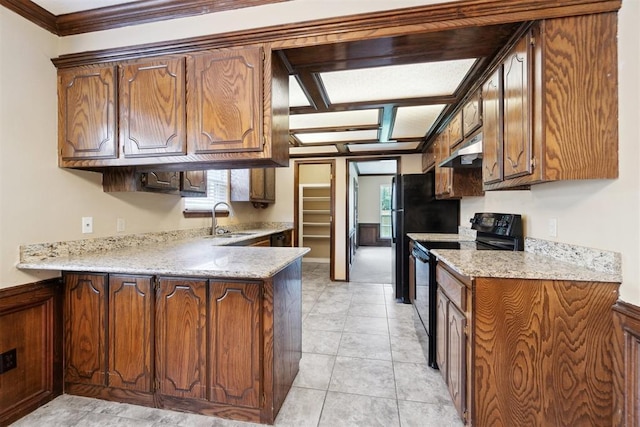 708 Cactus Ct, Yukon, OK 73099 - kitchen with electric range, under cabinet range hood, a peninsula, healthy amount of natural light, and coffered ceiling
