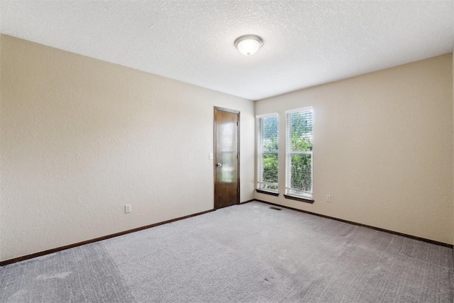 708 Cactus Ct, Yukon, OK 73099 - spare room featuring carpet and a textured ceiling