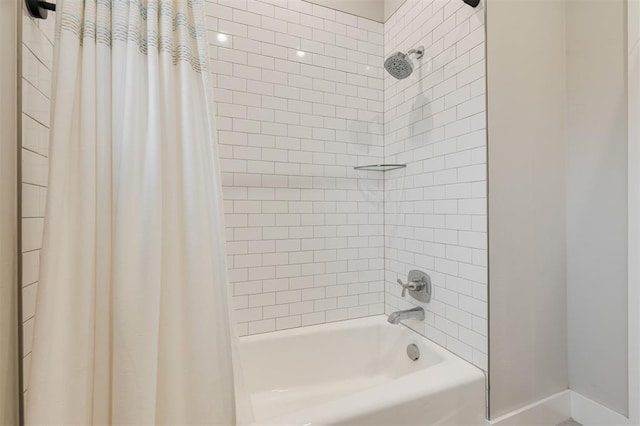 5017 Yale Bridge Ct, Edmond, OK 73034 - full bathroom featuring shower / tub combo and baseboards