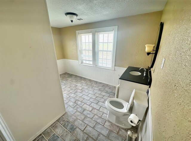 15274 US Highway 283, Blair, OK 73526 - bathroom featuring wainscoting and a textured ceiling