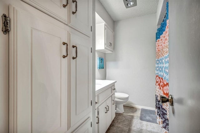 1713 Shadow Ct, Edmond, OK 73013 - bathroom featuring a textured ceiling, vanity, and curtained shower