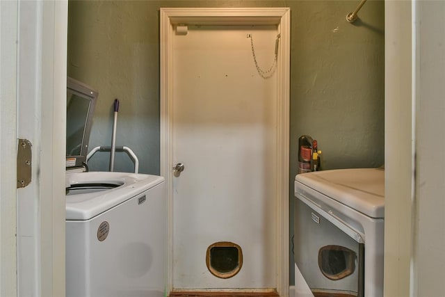 1107 W Windsor Way, Mustang, OK 73064 - laundry room with washer and clothes dryer and a textured wall