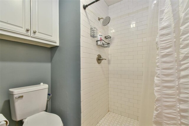 1107 W Windsor Way, Mustang, OK 73064 - bathroom with tiled shower