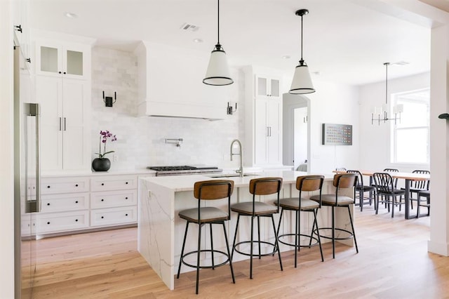 416 Old Creek Rd, Edmond, OK 73034 - kitchen featuring light wood finished floors, tasteful backsplash, white cabinetry, and recessed lighting