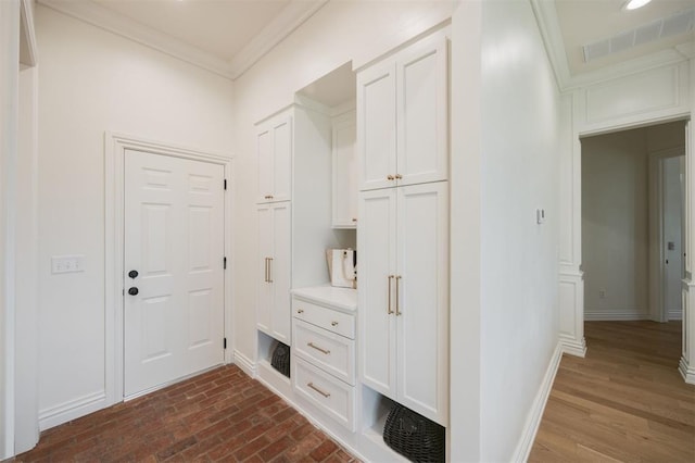 305 Carmel Valley Way, Edmond, OK 73025 - mudroom featuring ornamental molding and baseboards