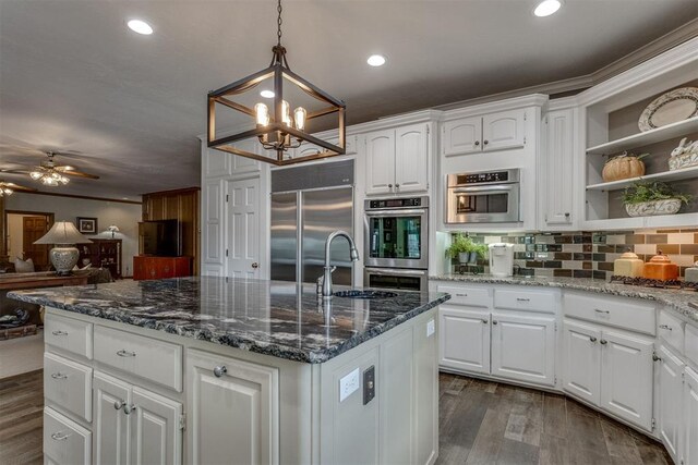 10116 Thompson Ave, Yukon, OK 73099 - kitchen featuring stainless steel appliances, a center island with sink, a chandelier, open shelves, and tasteful backsplash