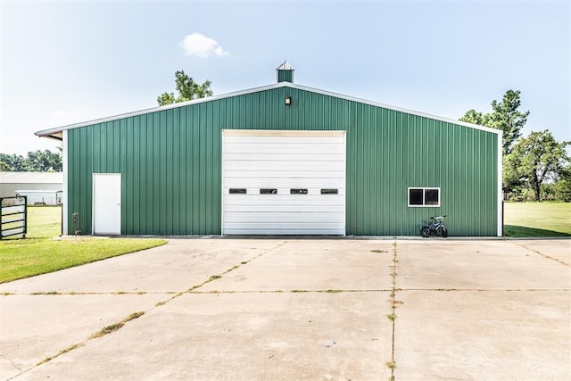 6540 S Donna Ln, Oklahoma City, OK 73150 - detached garage featuring concrete driveway