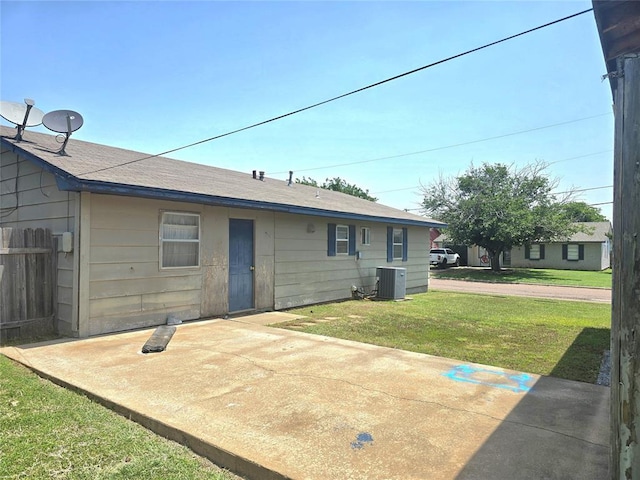 618 Briarwood Ln, Frederick, OK 73542 - rear view of property with a patio area