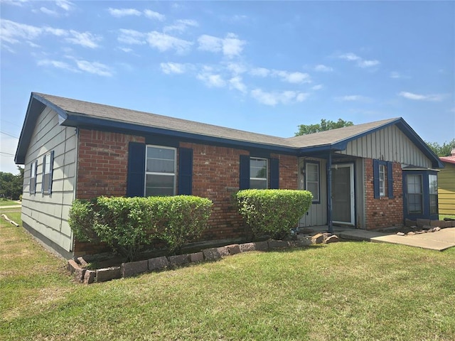618 Briarwood Ln, Frederick, OK 73542 - single story home featuring brick siding and a front yard