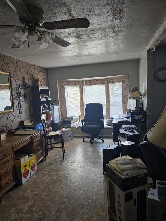 618 Briarwood Ln, Frederick, OK 73542 - home office with a ceiling fan